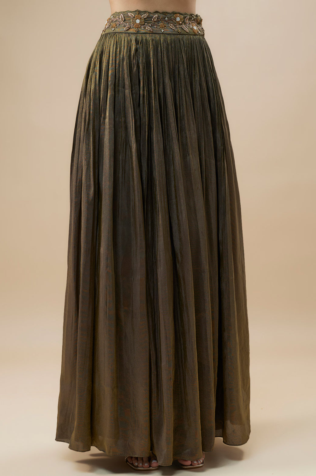 Dark green tissue crop top and pleated pants